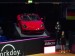 Interiér Porsche arény ozdobil nový model vozu určený pro vítězku následného ženského turnaje.